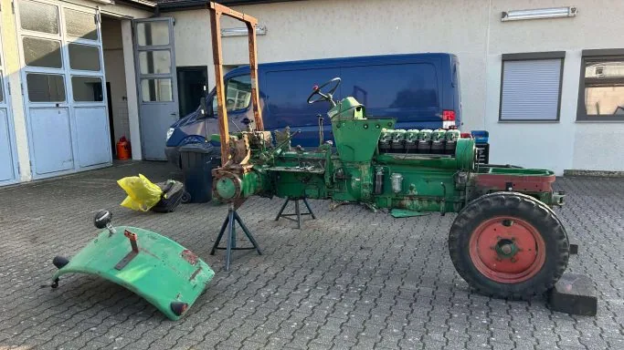 Deutz Oldtimer Traktor, mit Trockeneisstrahlen aufbereitet, Einsatzgebiet Heilbronn, Ludwigsburg, Schwäbisch Hall und Umgebung